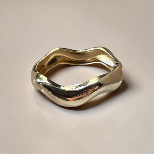 Unique Wavy Bangle